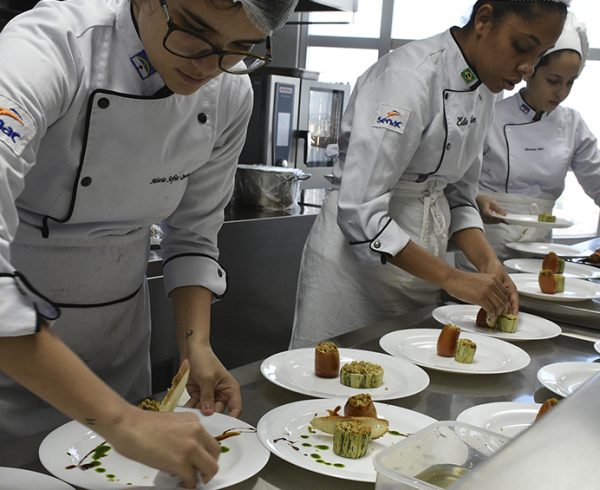 Alunos de Gastronomia promovem eventos beneficentes